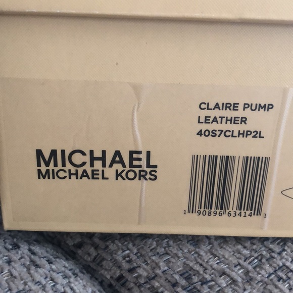 Michael Kors Claire leather pump size 10 (40) - never worn. - Picture 7 of 8